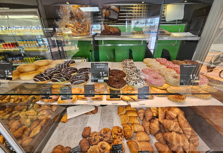 Hall’s Unique Bakery