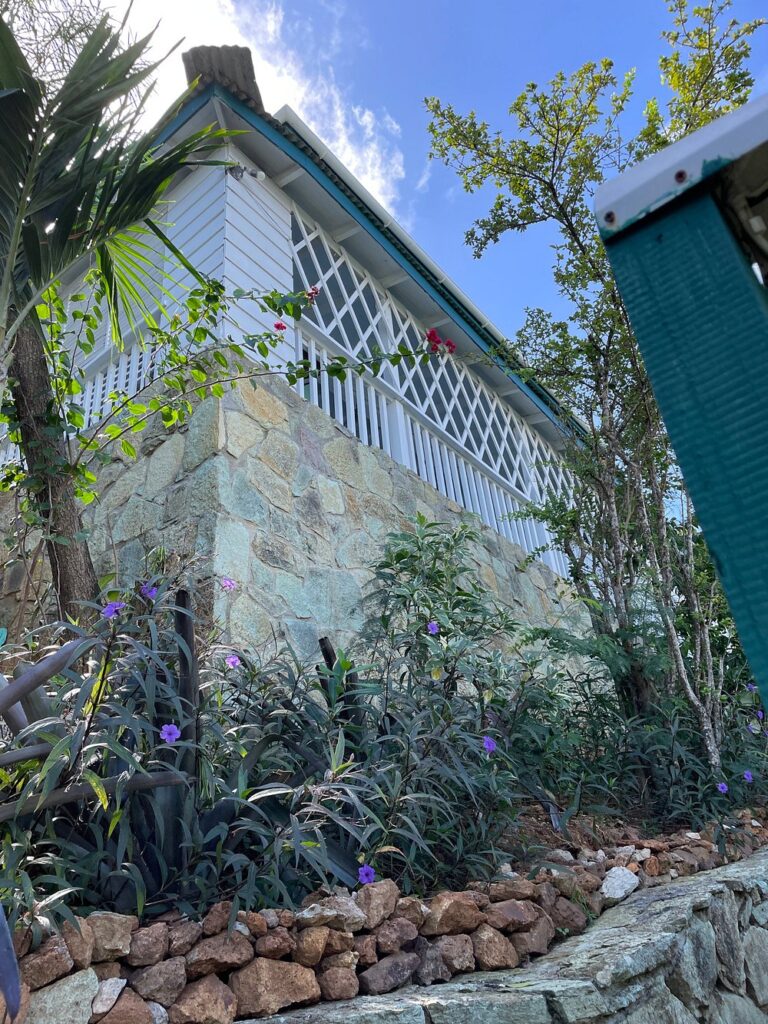 Pineapple House Cottages & Crew House